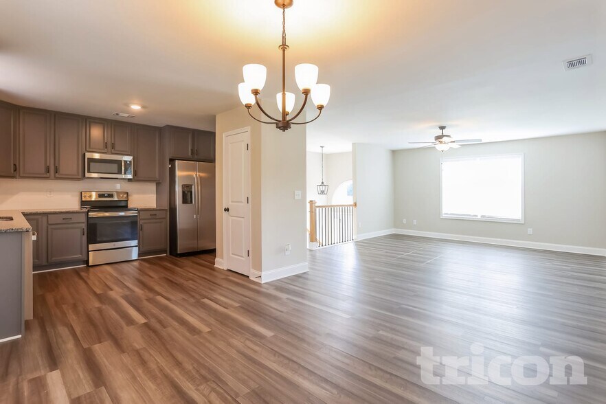 Building Photo - 209 Hampton Oaks Cir