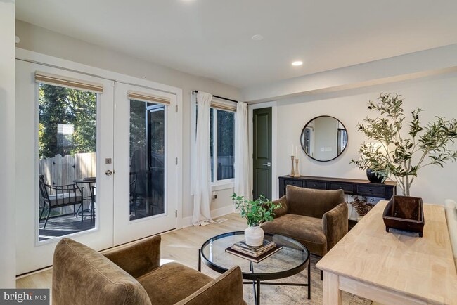 Building Photo - 84 S Chesapeake Ave