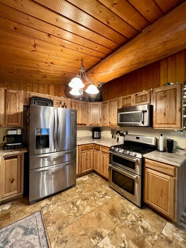 Building Photo - Charming 3-Bedroom Home in North Pole, AK ...