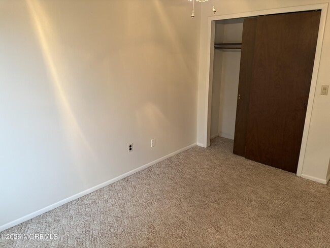 Building Photo - 13 Chippewa Rd