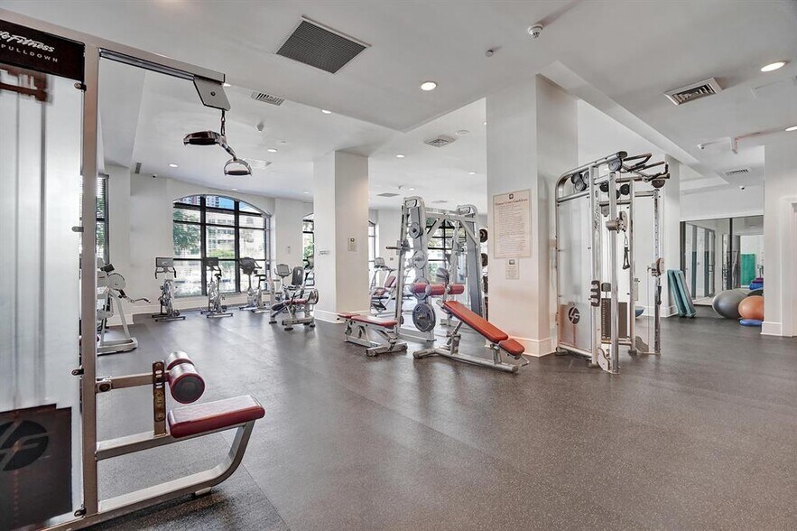 Building Photo - 610 W Las Olas Blvd