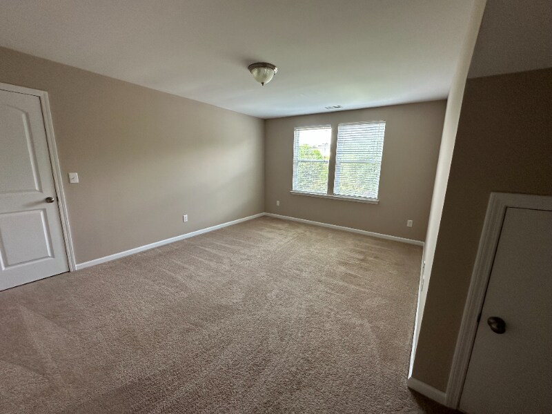 Building Photo - 109 Grayfox Dr