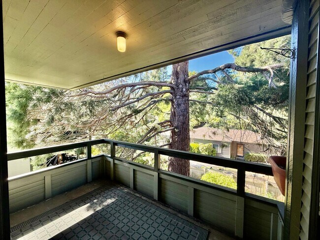Building Photo - Beautiful 2 bed, 2 bath Shoreline Condo, $2495/mo.