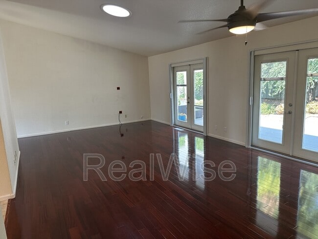 Building Photo - 1267 SW Ironwood Dr