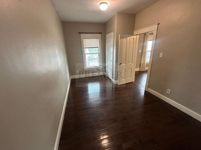 Building Photo - 4534 Mercier St