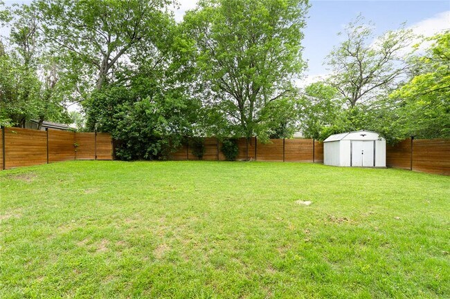 Building Photo - 8704 Clarewood Dr