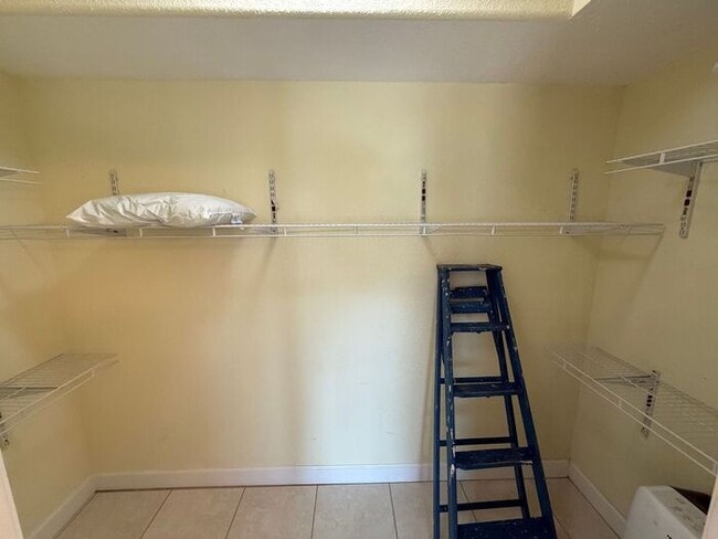 Building Photo - Pensacola Beach - 3 bedroom, 4 bathroom - 2nd and 3rd floor balconies with water view