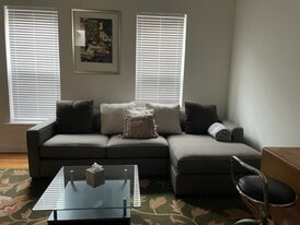 Building Photo - 1345 N Wells St