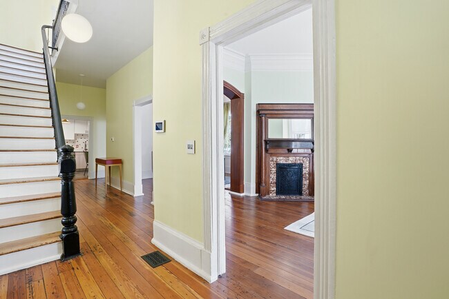 Building Photo - Savannah's Victorian Historic District