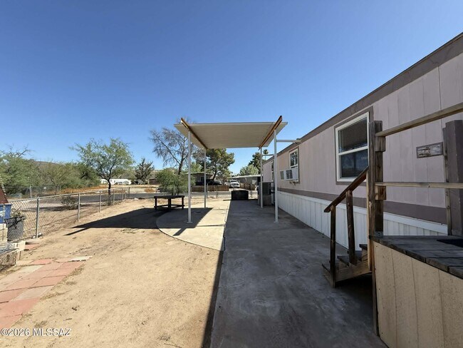 Building Photo - 2640 S Cottonwood Ln