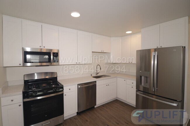 Building Photo - All new 2 bed 1 bath Duplex