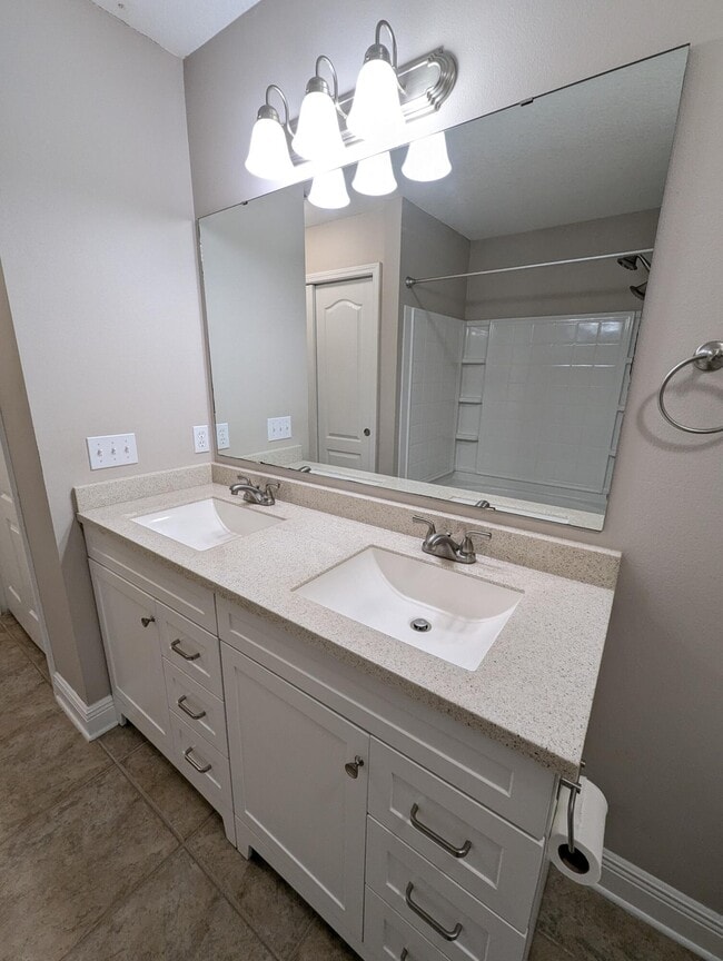 Building Photo - 2160 Hadleigh Hills Ct