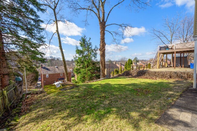 Building Photo - Beautiful 3 Bedroom House in Carrick Available May 1!