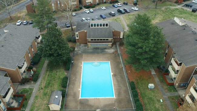 Building Photo - 515 Basswood Ave