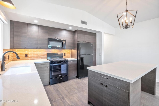 Building Photo - 1436 E Pierce St