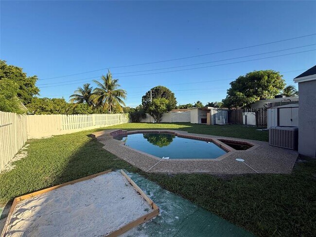 Building Photo - 2451 SW 86th Ave