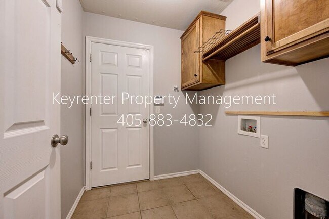 Building Photo - 13313 SW 2nd Terrace