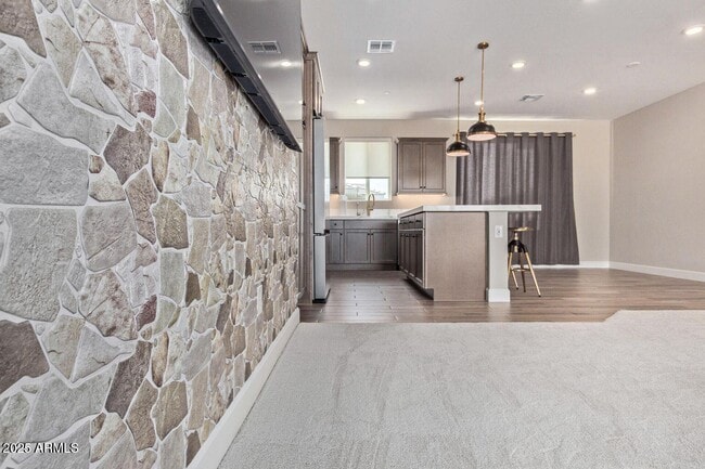 Building Photo - 2121 W Sonoran Desert Dr