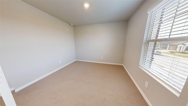 Building Photo - 2102 Dunbar Dr