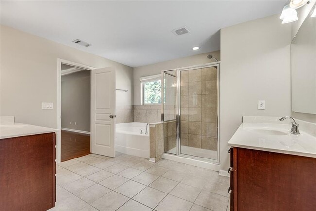 Building Photo - 270 Woods Creek Dr