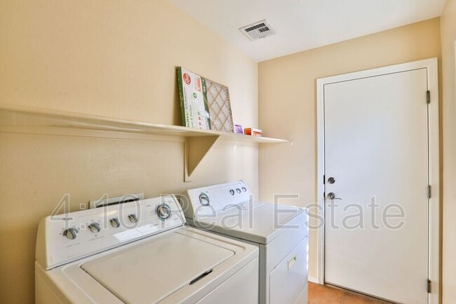Building Photo - 4175 E Jasper Dr