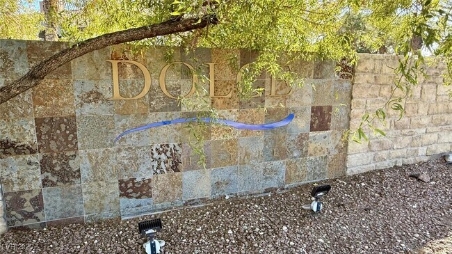 Building Photo - 2750 S Durango Dr