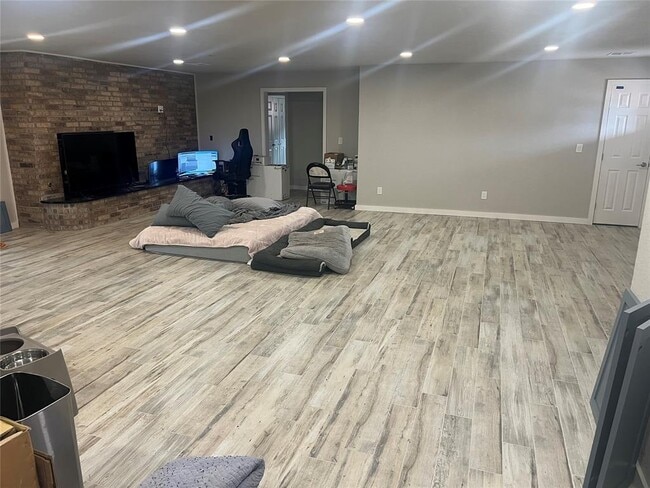 Building Photo - 7020 Comanche Ave