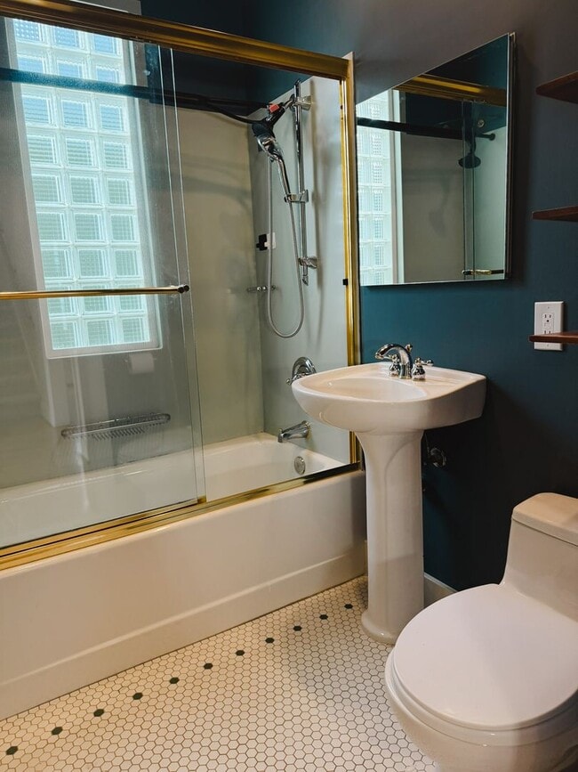 Building Photo - STEPS to Green Lake! 3BR Tudor Home w/ Lan...