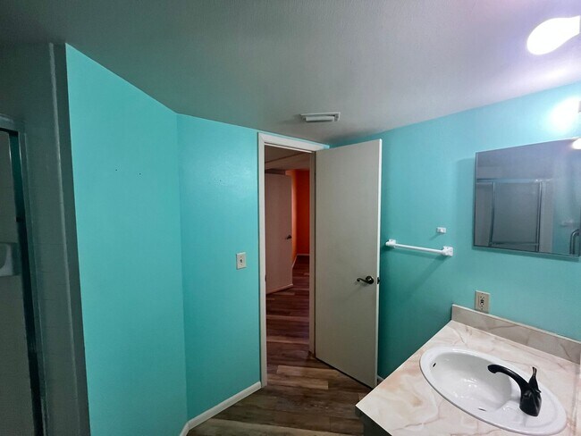 Building Photo - 945 Sonesta Ave NE