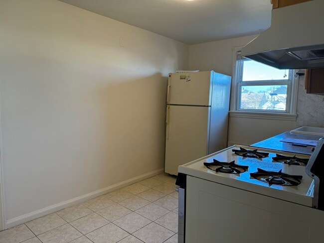 Building Photo - 52 Stover Ave