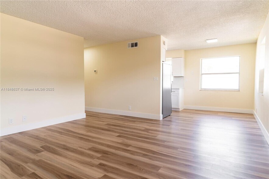 Building Photo - 7901 NW 44th Ct
