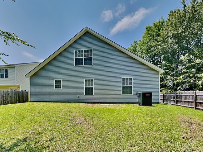 Building Photo - 305 Hester Ct