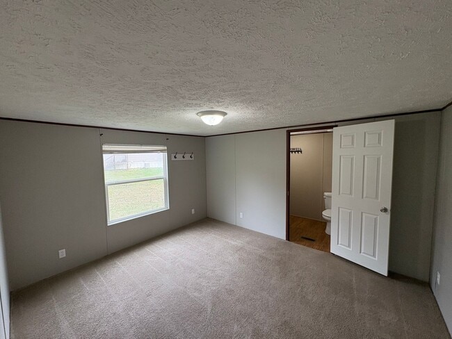 Building Photo - For Rent