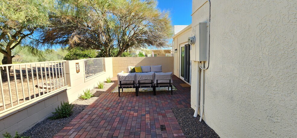 Building Photo - 432 W San Ignacio