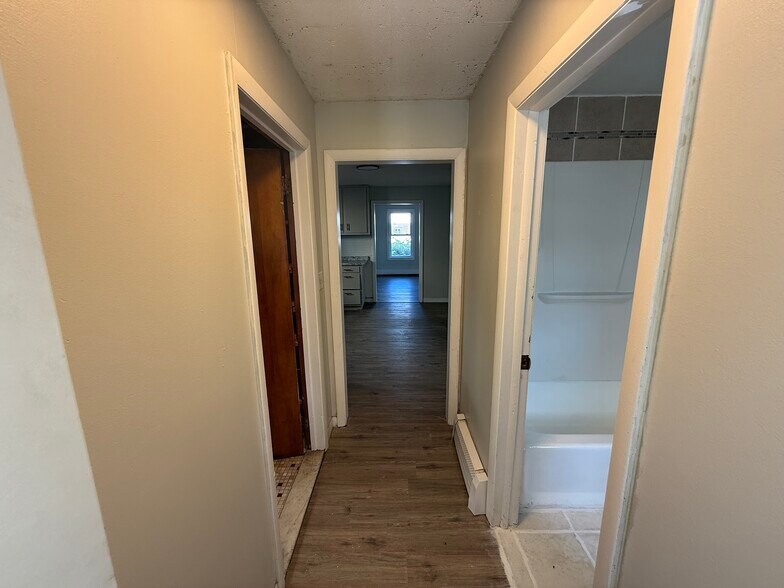 Rear entrance hallway - 45 Union St
