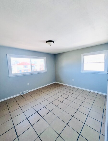 Building Photo - 5944 N 61st St