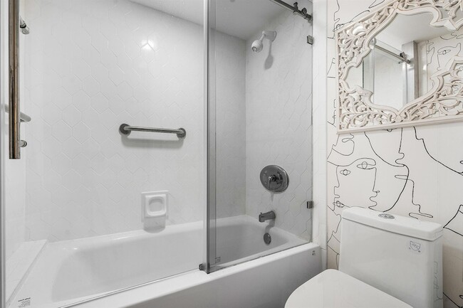 Building Photo - 2400 Presidential 204 Way