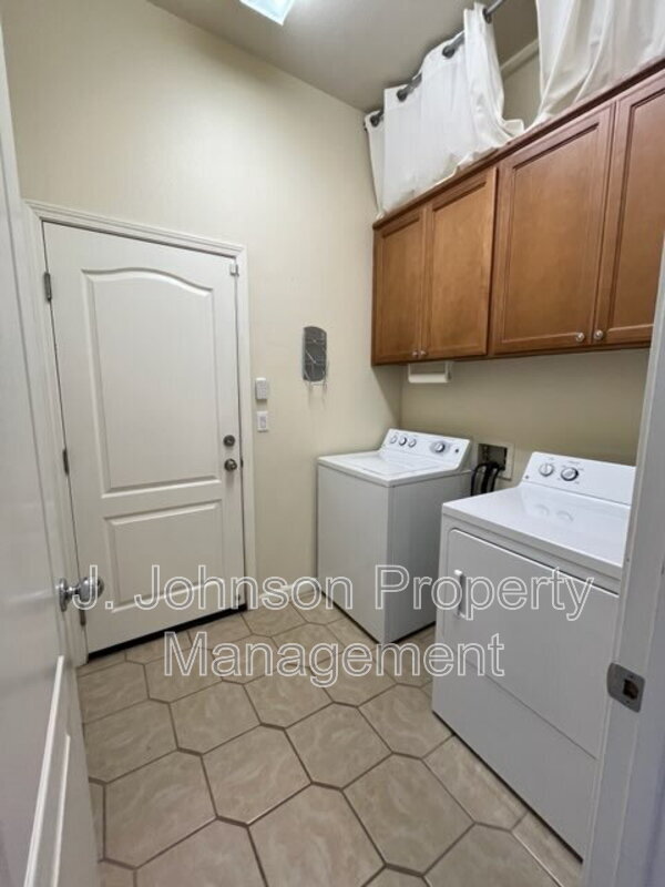 Building Photo - 436 Goodall St