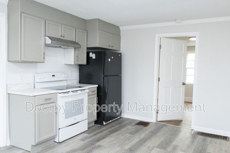 Building Photo - 902 W 38th St