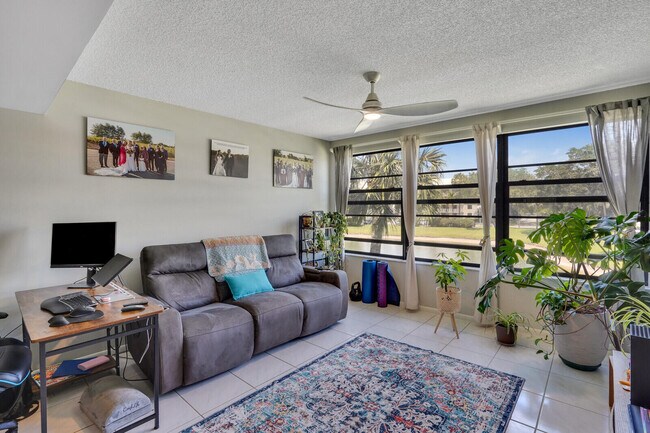 Building Photo - 6037 Balboa Cir