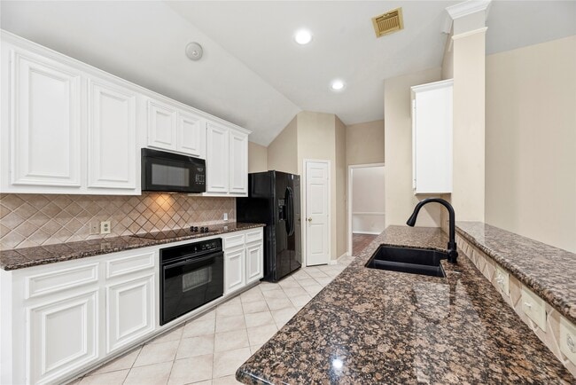 Building Photo - 11619 Cedarvale Ln