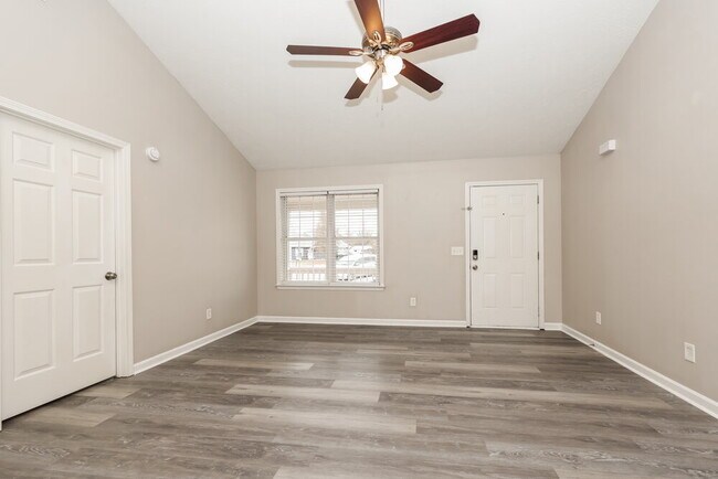 Building Photo - 1585 Ridgemont Dr