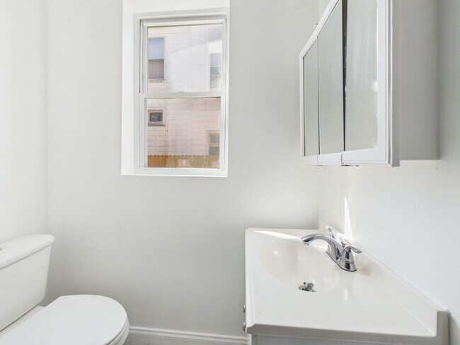 Building Photo - 2508 North Ave