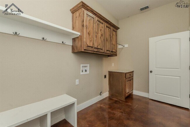 Building Photo - 10 Freedom Cir