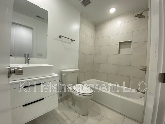 Building Photo - 3932-36 Mt Vernon St