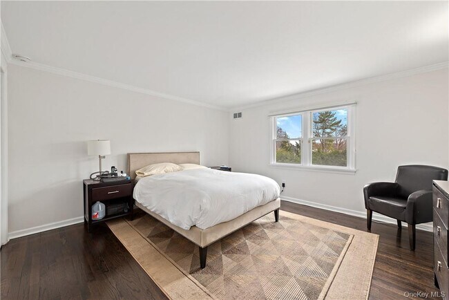 Building Photo - 40 Meadow Rd