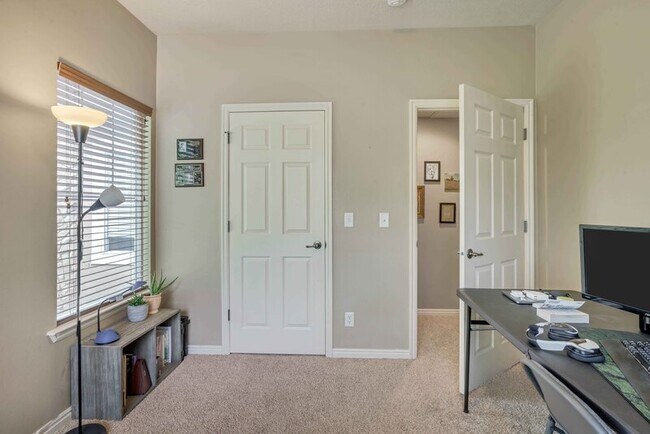 Building Photo - 1068 Canyon Meadow Dr