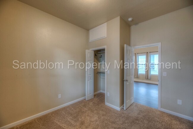 Building Photo - FOR LEASE | Sand Springs | $1445 Rent | Av...