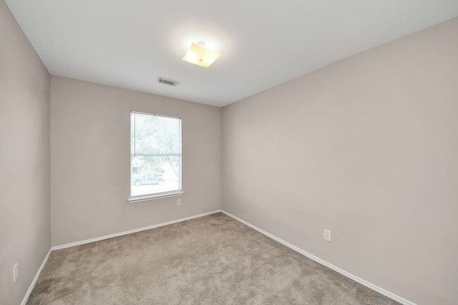 Building Photo - 3919 Vauxhall Dr S