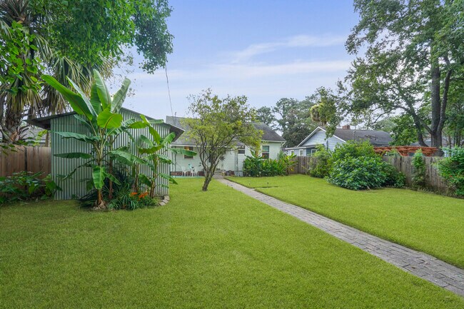 Building Photo - Charming Ardsley Park Bungalow Fully Furnished